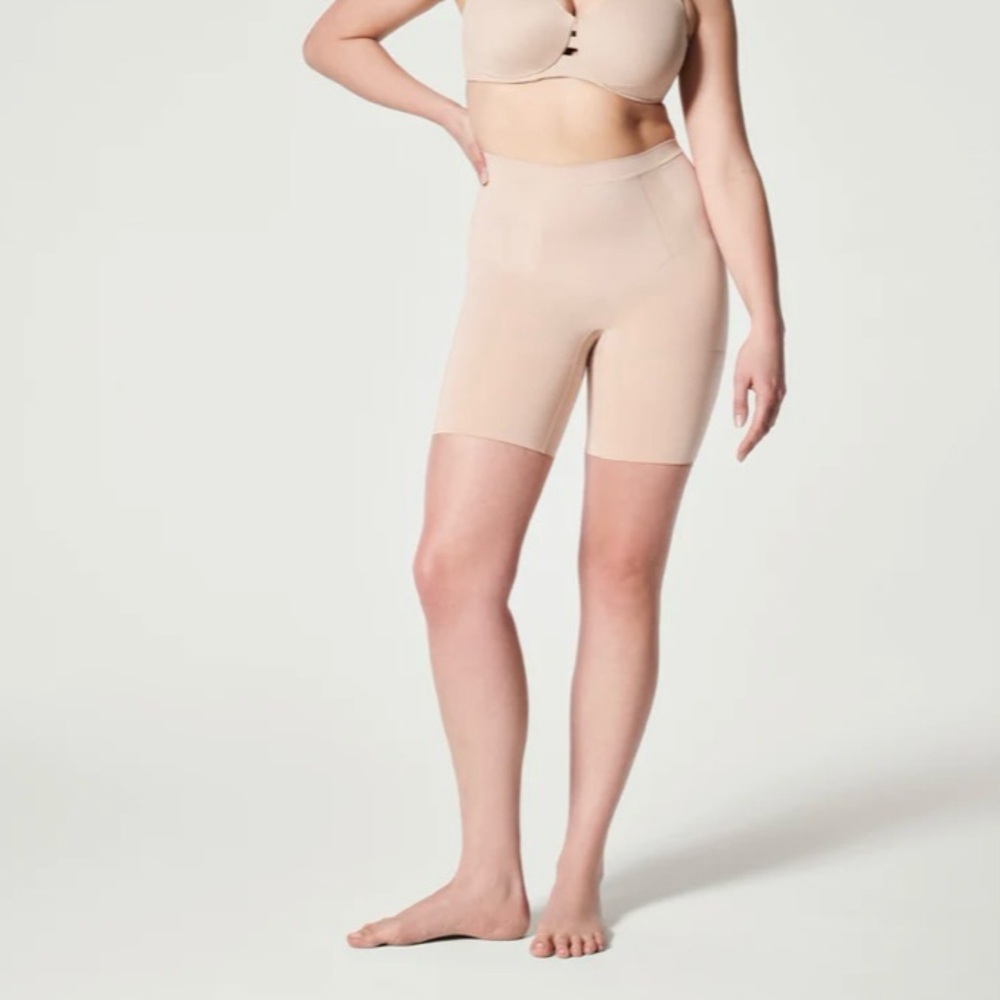 Shapewear SPANX Encore Sculpting Mid-Thigh Short⭐️ LIKE NEW
